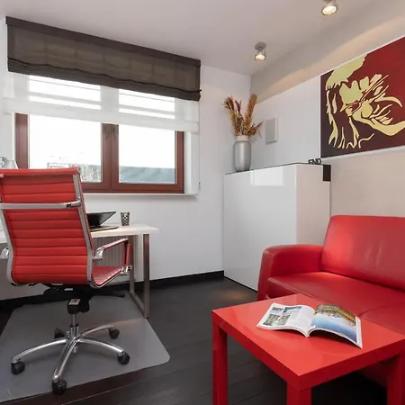 Daire Srodmiescie Riverside Three-bedroom By Renters Varşova