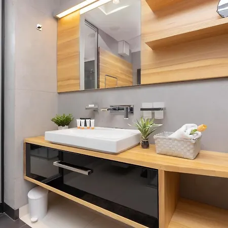 Srodmiescie Riverside Three-bedroom By Renters Apartment Warsaw
