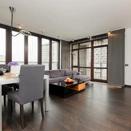 Srodmiescie Riverside Three-bedroom By Renters Apartment