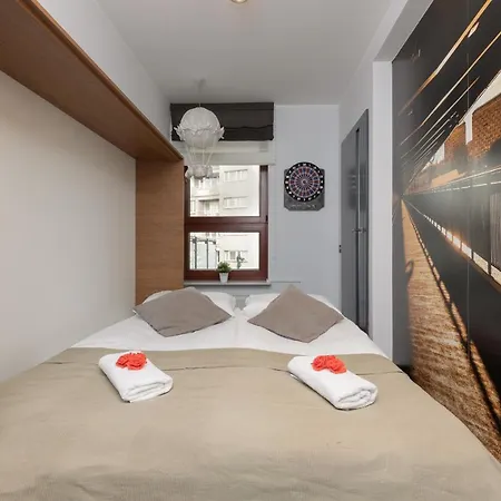 Srodmiescie Riverside Three-bedroom By Renters * Warsaw