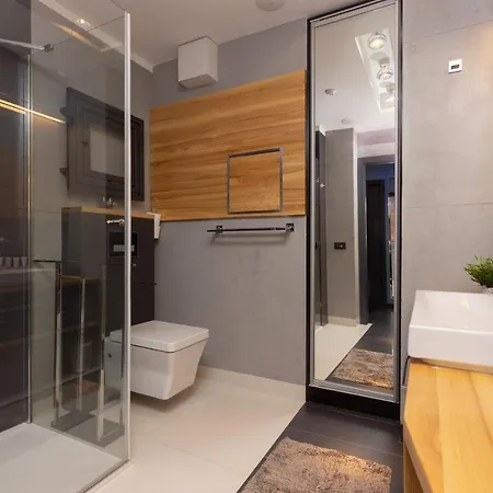 Srodmiescie Riverside Three-bedroom By Renters Daire *
