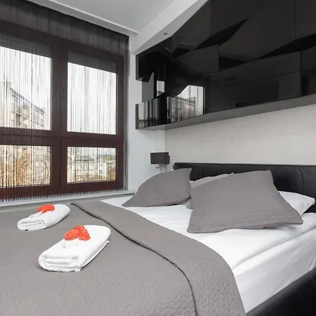 Srodmiescie Riverside Three-bedroom By Renters Varšava