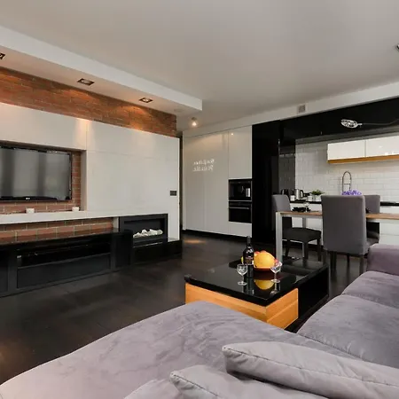 Srodmiescie Riverside Three-bedroom By Renters Varšava