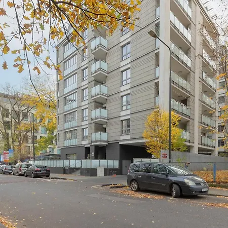 Srodmiescie Riverside Three-bedroom By Renters